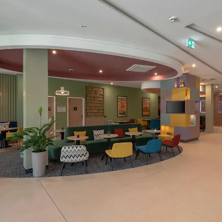 Hampton By Hilton Centre Hotell