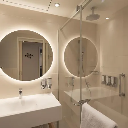 Hotel Hampton By Hilton Centre 3*