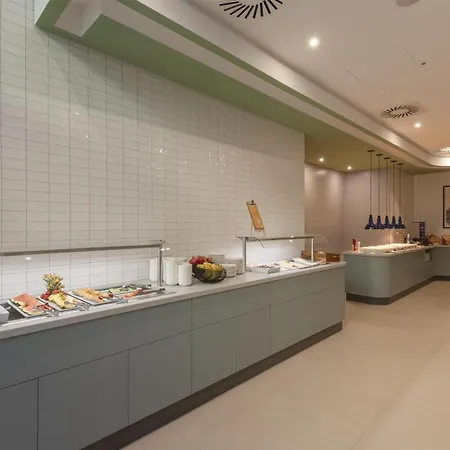 Hampton By Hilton Centre Отель 3*