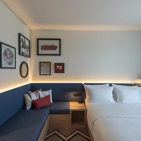 Hotel Hampton By Hilton Centre 3*