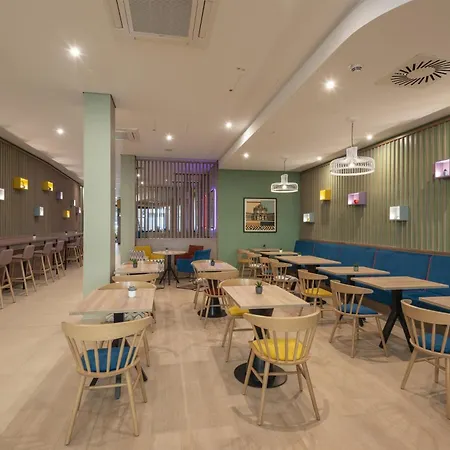 Hampton By Hilton Centre Hotel