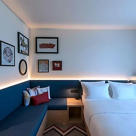 Hampton By Hilton Centre Отель