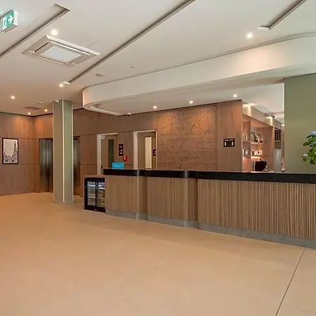 Hampton By Hilton Centre Отель