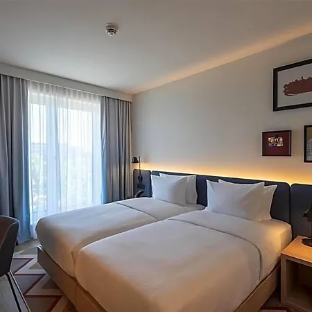 Hampton By Hilton Centre Отель