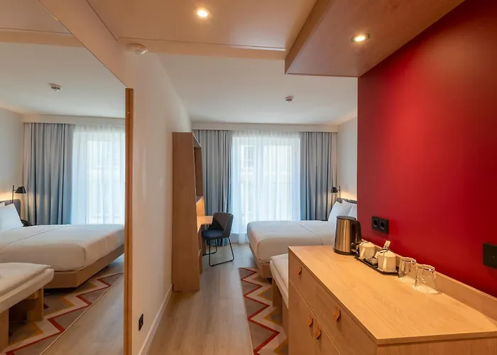 Hampton By Hilton Centre מלון