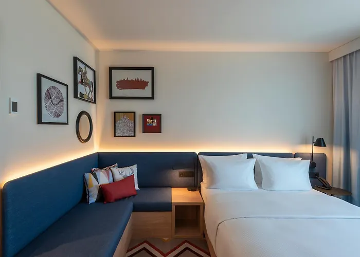 Hampton By Hilton Centre מלון 3*