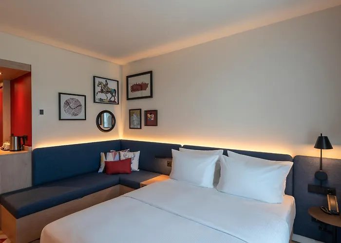 מלון Hampton By Hilton Centre 3*