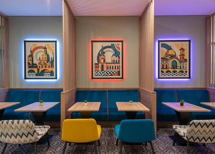 Отель Hampton By Hilton Centre 3*