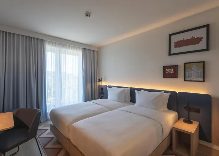 Отель Hampton By Hilton Centre