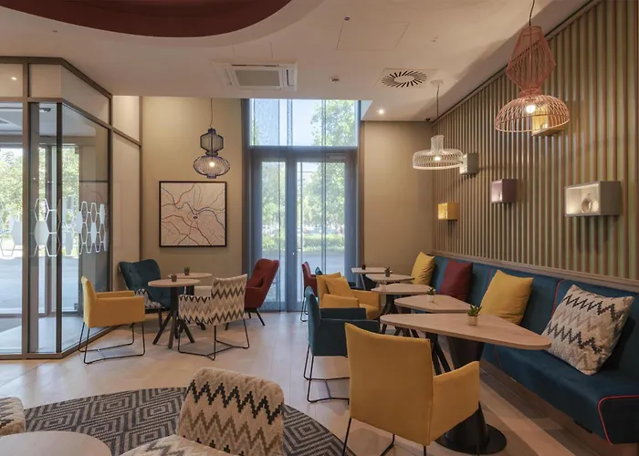 מלון Hampton By Hilton Centre 3*