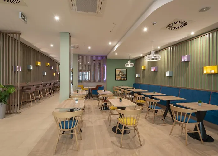 Hampton By Hilton Centre Отель